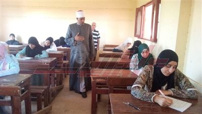 رئيس منطقة كفر الشيخ الأزهرية يتفقد امتحان البلاغة بالشهادة الثانوية 