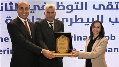 جامعة دمنهور تكرم محافظ البحيرة.. صور 