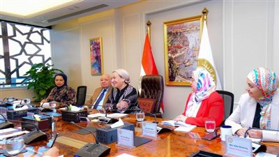 وزيرة البيئة تلتقي السفير البريطاني بالقاهرة لبحث سبل التعاون المشترك في مجال النمو الأخضر 