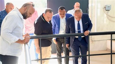 محافظ أسيوط يشهد تسليم وتشغيل محطة صرف صحي 