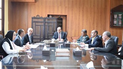 رئيس جامعة بني سويف يرأس اجتماعات 