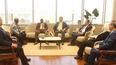 وزير الزراعة يبحث مع وفد برلماني ناميبي تعزيز التعاون في المجال الزراعي بين البلدين