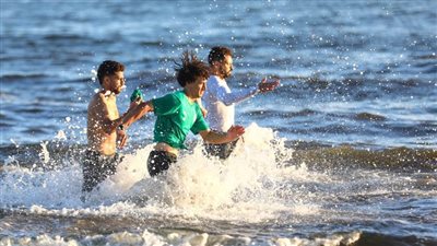 لرفع المعدلات البدنية للاعبين.. تدريبات المصري على رمال شواطئ بورسعيد 