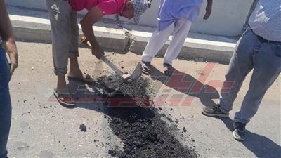 ترميم الحفر والكباري العلوية برافد بلطيم الساحلي بكفر الشيخ