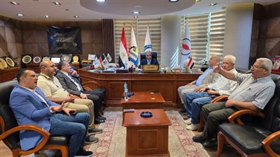 رئيس نقابة البترول يستقبل وفد النقابة العامة للعاملين بالبتروكيماويات والغاز في فلسطين 