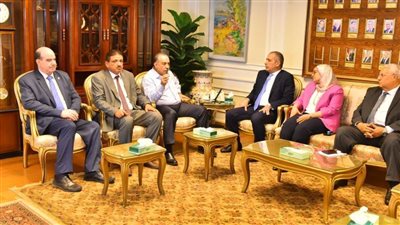 محافظ أسيوط يبحث مع رئيس البنك الزراعي دعم المشروعات الزراعية والتنموية