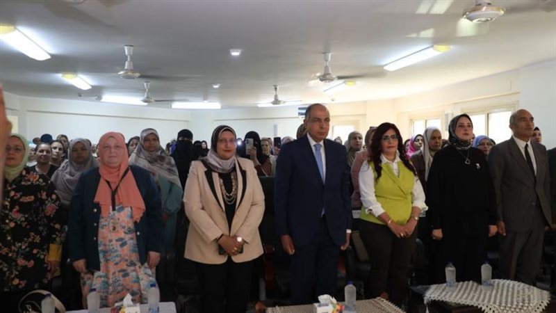 محافظ المنيا خلال