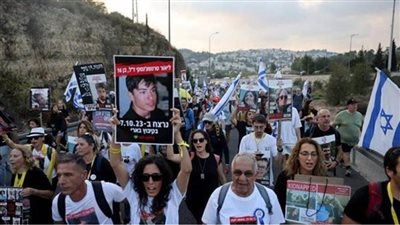 عائلات المحتجزين الإسرائيليين: المحتجزون يقفون أمام لحظة الحقيقة وبالإمكان التوصل إلى اتفاق