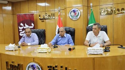 محافظ المنيا يبحث تنفيذ مبادرة مجتمعية لضبط توزيع السكر وتوفير السلعة بأسعار تنافسية