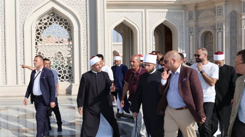 الوزير خلال الجولة