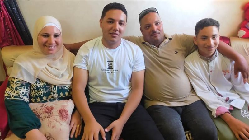 ياسين وسط اسرته