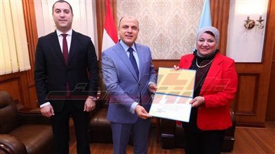 تكريم المشاركين في إعداد الدليل الاسترشادي للهوية البصرية بكفر الشيخ