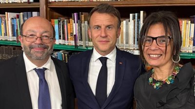 الرئيس الفرنسي يمنح النائبة چيهان زكي وسام 