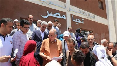 محافظ المنيا يتابع مشروعات تطوير الريف ويؤكد: قرى الصعيد تتحول إلى قرى نموذجية