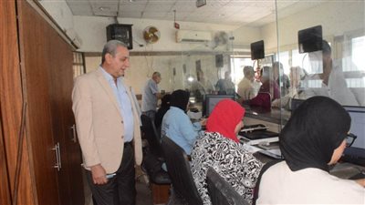  بالصور.. محافظ الغربية يراجع منظومة العمل وطلبات المواطنين داخل المركز التكنولوجي