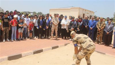 جامعة سوهاج تواصل تنظيم زيارات ميدانية لطلابها بزيارة لقيادة قوات الصاعقة المصرية 