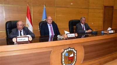 نقيب المهندسين يشهد حفل تخرج دفعة جديدة من خريجي كلية الهندسة بجامعة سوهاج