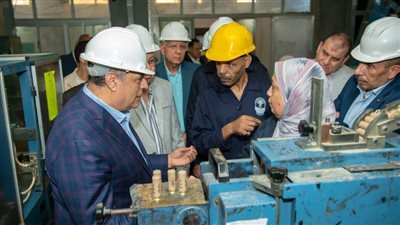 لمتابعة سير العمل والموقف التنفيذي للمشروعات.. وزير الإنتاج الحربي يتفقد (مصنع 10 الحربي)