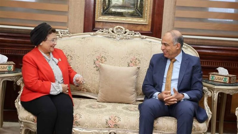 محافظ المنيا خلال