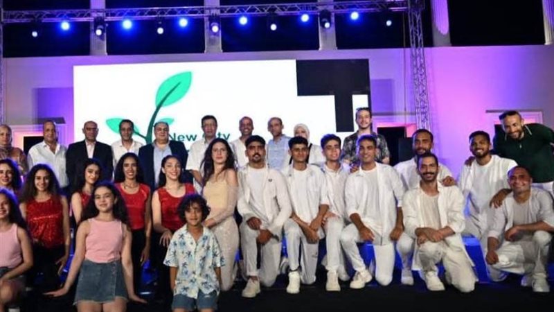 عروض فنية مبهجة وإقبال