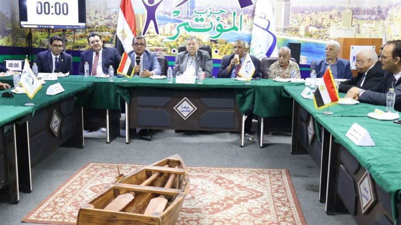 جانب من اجتماع حزب