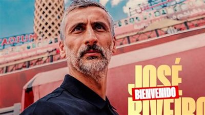 ريبيرو يعقد محاضرة للاعبي الأهلي في معسكر تونس