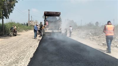 بالصور.. محافظ الغربية يتابع إنهاء أعمال رصف طريق “الشين - قطور”