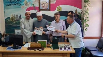 تكريم خفير نظامى وعاملين بالمعهد الأزهري لعثورهم على مليون جنيه ورده لأصحابه 