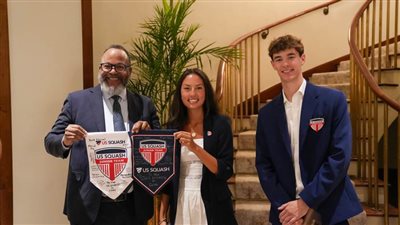 تحتفي بالروابط الأمريكية المصرية خلال مأدبة غداء بطولة العالم للناشئين في الإسكواش