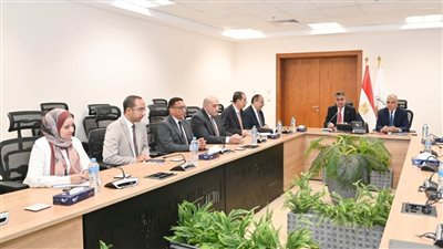 وزيرا التموين والري يبحثان تطوير صناعة السكر 