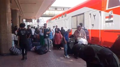 عاجل|.. بالصور والفيديو| أول قطار ينقل السودانيين العائدين إلى بلادهم طوعًا 