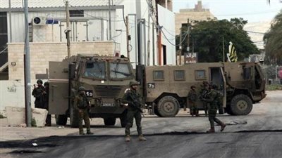  الاحتلال الإسرائيلي يدفع بتعزيزات عسكرية إلى طولكرم ويتمركز في الحي الغربي منها