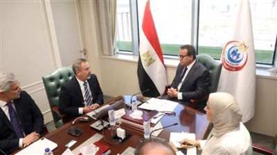 وزير الصحة يبحث مع شركتين سويسرية وفرنسية تصنيع تركيبات غذائية علاجية في مصر