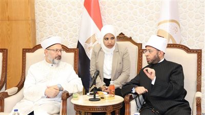 رئيس الشؤون الدينية التركي يشيد بحكمة الرئيس السيسي