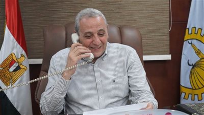 بالصور.. محافظ الغربية يهنئ ثلاثة طلاب من أوائل الثانوية العامة على الجمهورية هاتفيًا