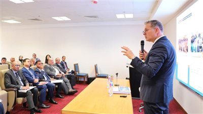 وزير البترول يلتقي بعثات مصر الدبلوماسية والقنصلية بالخارج 