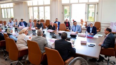 رئيس جامعة بني سويف يرأس لجنة تسيير أعمال الجامعة الأهلية