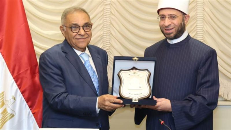 وزير الأوقاف مع رئيس