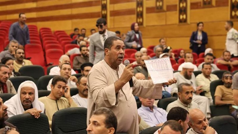 عدد من الراغبين في