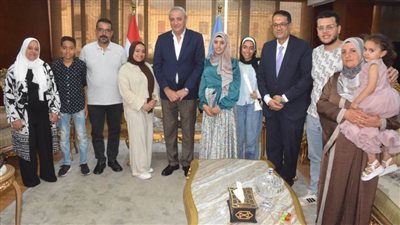 بالصور.. محافظ الغربية يكرم أوائل الدبلومات الفنية على الجمهورية