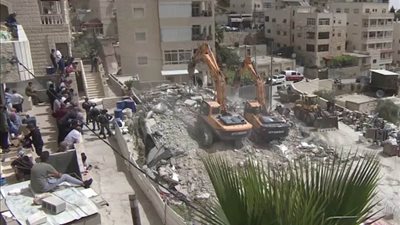 الاحتلال يخطر بهدم بناية سكنية في القدس تقطنها 17 عائلة