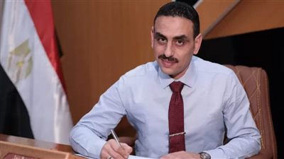 قيادات حزبية: 