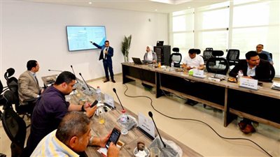 وزير الإسكان ومحافظ الدقهلية يستعرضان مشروعات مياه الشرب والصرف الصحي الجاري تنفيذها 