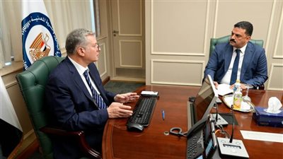 وزير البترول يعقد اجتماعًا موسعًا مع رئيس هيئة الثروة المعدنية والصناعات التعدينية 