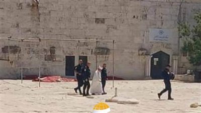 الاحتلال الإسرائيلي يعتقل مفتي القدس من المسجد الأقصى