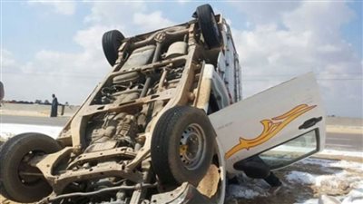 إصابة 8 من العمالة الزراعية بحادث انقلاب سيارة ربع نقل بصحراوي العلمين