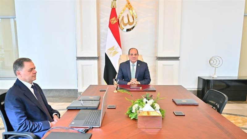 الرئيس السيسي يجتمع