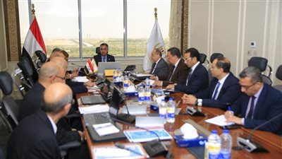  وزير التموين يجتمع مع شركة 