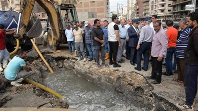  كسر خط مياه يجبر محافظ الدقهلية للانتقال إلى موقعه 