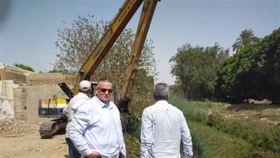 فى استجابة سريعة  تطهير ترعة الأشمونين بناء على توجيهات محافظ المنيا 